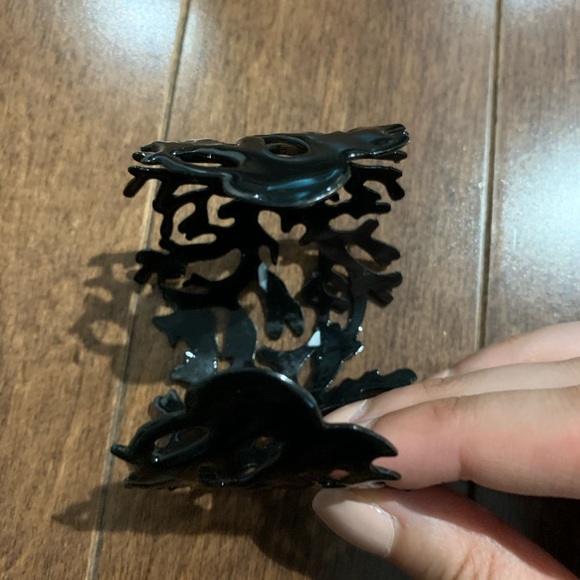 Boutique Women’s Cuff Bracelet - Picture 4 of 5